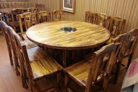 怎樣挑選火鍋?zhàn)酪蔚念伾?><div><h3>怎樣挑選火鍋?zhàn)酪蔚念伾?/h3><p>根據(jù)火鍋店的設(shè)計(jì)風(fēng)格，主題格調(diào)，火鍋店所需要的火鍋?zhàn)酪蔚目钍绞遣灰粯拥模疱佔(zhàn)酪蔚念伾墙M成火鍋?zhàn)酪慰钍降闹匾蛩?。因此不同的火鍋店需要的火鍋?zhàn)酪蔚念伾彩歉鞑?..</p><p>2019-10-31</p></div></a></li><li><a href=