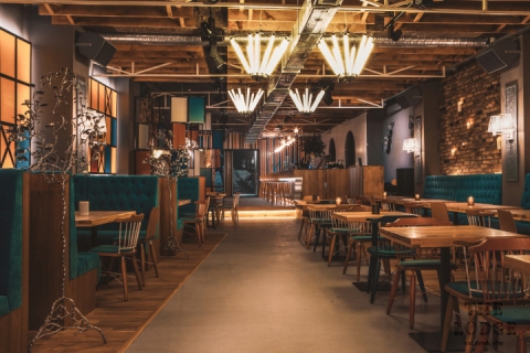 美國(guó)復(fù)古風(fēng)格的羅馬尼亞小屋餐廳家具定制方案