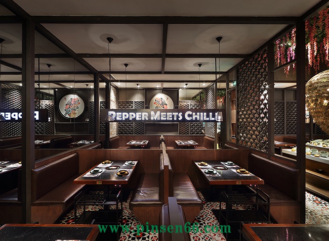 花椒遇見(jiàn)辣椒火鍋店餐桌椅卡座
